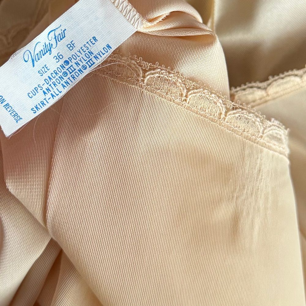 Vintage Vanity Fair Beige Lace Trim Nylon Slip Nightgown USA - Picture 3 of 12